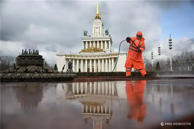Фонтаны на ВДНХ приводят в строй к началу сезонных показов