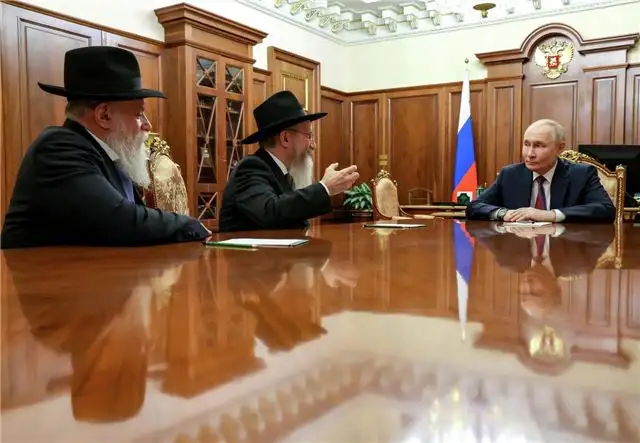 Лазар утверждает, что еврейская община комфортно живёт в России