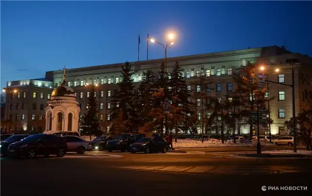 Из 10 тысяч зажжённых свечей в Иркутске выстроили силуэт Ил-4 в преддверии Дня памяти и скорби
