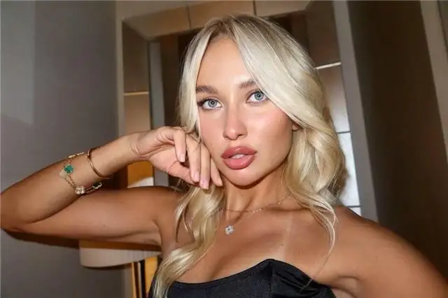 Потапова отвернулась от объятий соотечественницы Александровой после матча