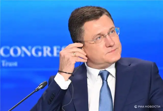 Новак - нефтяники удерживают подорожание топлива на уровне инфирации