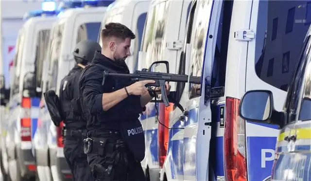 Тысячи людей вышли на пасхальные антивоенные марши по Германии